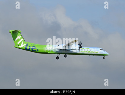 de Havilland DHC-8Q-402 Strich acht im Endanflug zu Aberdeen Dyce Flugplatz Grampian Region North East Scotland Stockfoto