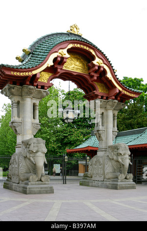 Deutschland, Berlin, Elefantentor Zoo, Deutschland Elefanten Tor am Berliner Zoo Stockfoto