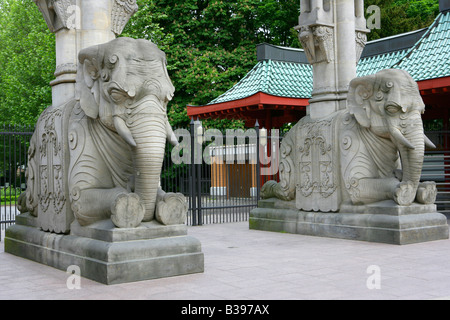 Deutschland, Berlin, Elefantentor Zoo, Deutschland Elefanten Tor am Berliner Zoo Stockfoto