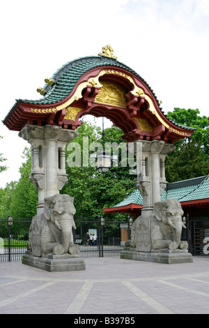 Deutschland, Berlin, Elefantentor Zoo, Deutschland Elefanten Tor am Berliner Zoo Stockfoto