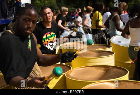 Panorama Karibik thematische kulturelle Veranstaltung einschließlich des Notting Hill Carnival Stahls pan Bandwettbewerb Stockfoto