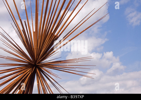 B der Bang Skulptur draußen Sport City, Manchester, UK Stockfoto