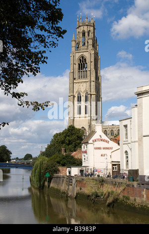 Fluß Witham The Boston Pfarrkirche, genannt im Volksmund The Stump in Boston, Lincolnshire, UK Stockfoto