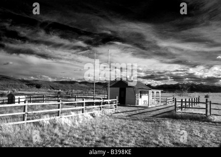 McDougall Memorial United Church in der Nähe von Morley (Infrarot-Effekt), Alberta Stockfoto