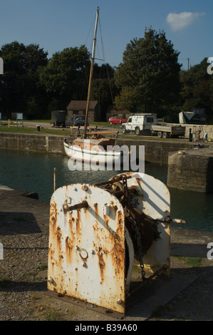 Winde auf die Schleusentore an Lydney Hafen Stockfoto