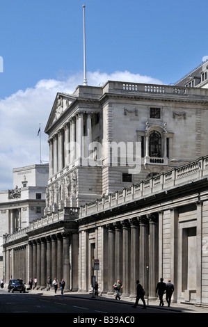 Die Vorderseite der Bank von England in Threadneedle Street in der City von London England Großbritannien Stockfoto
