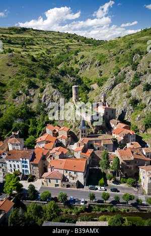Saint-Floret, ein Dorf der Auvergne (Puy-de-Dôme - Frankreich). Dorf Auvergne de Saint-Floret (Puy-de-Dôme - Frankreich). Stockfoto