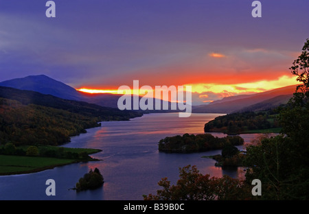 UK Schottland Tayside Perthshire Sonnenuntergang Loch Tummel von Queens View und Berg schiehallion Stockfoto