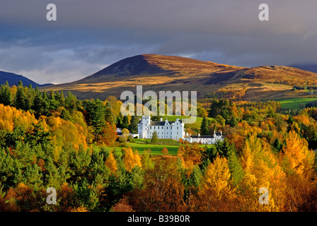 UK Schottland Tayside Perthshire Blair Castle und die Grampian Mountains in der Nähe von Pitlochry Stockfoto