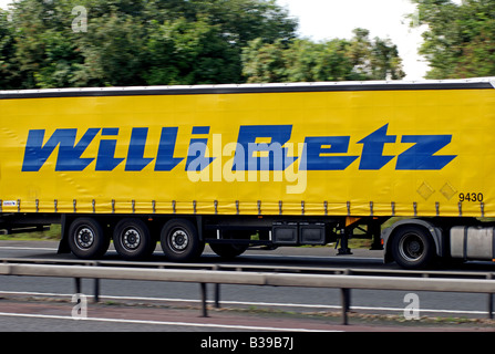 Willi Betz LKW auf Autobahn M40 England UK Stockfoto