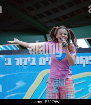 Israel Tel Aviv Rinat Gabay eine israelische Sängerin und Performerin während eines Auftritts 17. August 2008 Stockfoto