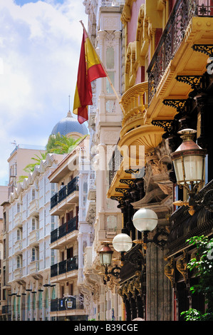 Cartagena, Spanien. Gebäude in der wichtigsten Straße Calle Mayor. Nähe zum Hafen, Rathaus Theater. Stockfoto