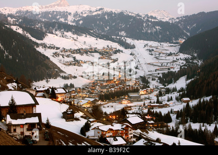 Dämmerung im Skigebiet von Corvara, Sassongher, Italien Stockfoto