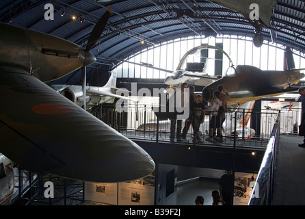 Hawker Hurricane (rechts) Gloster Whittle E.28/39 Jet (links) - Flight Galerie Science Museum - Kensington - London Stockfoto