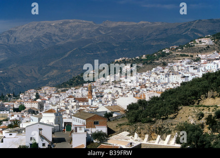 Gesamtansicht von Competa maurischen Hilltown in Sierra de Tejeda in der Nähe der Küste von Andalusien Spanien Stockfoto