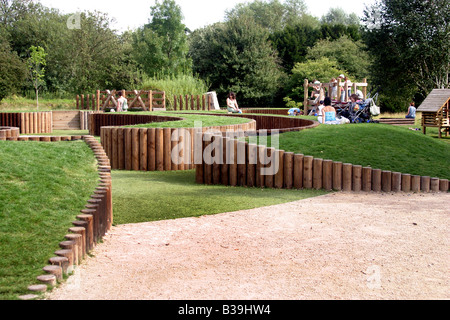 Kinder spielen im Park Rufford Abbey und Country Park Stockfoto