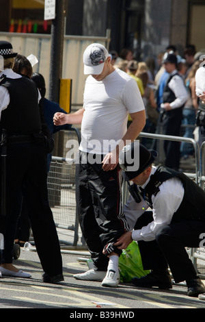 Londoner Metropolitain Polizei anhalten und durchsuchen Betrieb während der Notting Hill Karneval 2008 Stockfoto