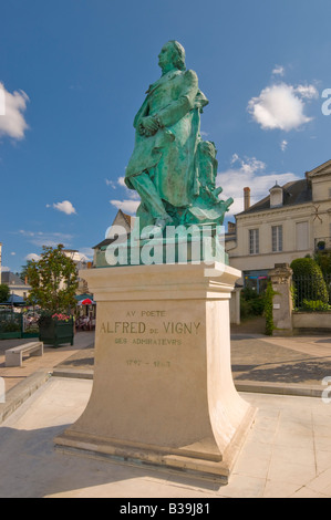 Statue des Dichters Alfred de Vigny in der Mitte des Loches, Indre-et-Loire, Frankreich. Stockfoto