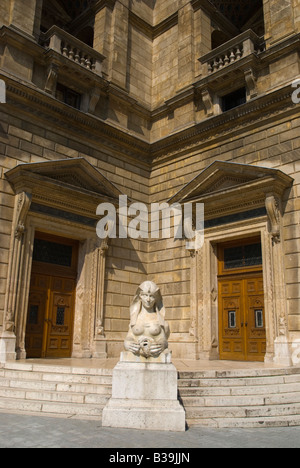 Statue außerhalb Opernhaus am Andrassy Boulevard in Budapest Ungarn Europa Stockfoto