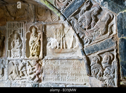 Schnitzereien auf Alexander Macleod Grab in St. Clemens Kirche, Isle of Harris, Hebriden, Schottland, UK Stockfoto