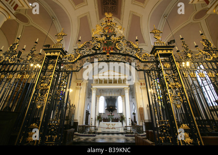 Stadt von Derby, England. Innenansicht des Derbys Kathedrale Kirche von Allerheiligen am Eisernen Tor. Stockfoto