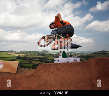 BMX-Fahrer beim Red Bull Imperium von Schmutz Wettbewerb 26. Juli 2008 Devon UK Stockfoto