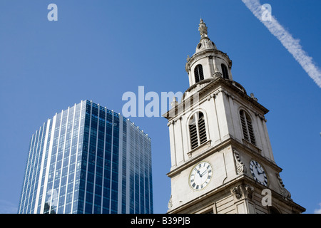 Die Kirche St Botolph ohne Bishopsgate neben 99 Bishopsgate. Die Stadt, London, England Stockfoto