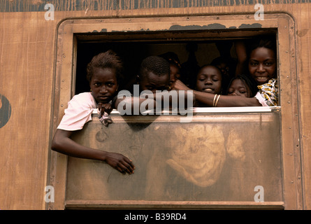 "TOUBA, AFRIKAS WENIG MEKKA" ZUGPASSAGIERE, 1996 Stockfoto