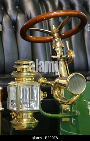 Stadt von Derby, England. Nahaufnahme eines 10hp zwei Zylinders 1907 Rolls-Royce auf dem Rolls Royce Heritage Centre. Stockfoto