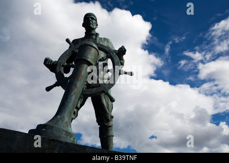 Die Statue eines Seemannes auf dem Handelsmarine-Denkmal in South Shields, England. Stockfoto