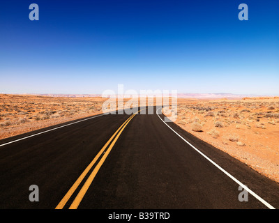 Malerische Landschaft der Wüste Autobahn im ländlichen Arizona Vereinigte Staaten Stockfoto