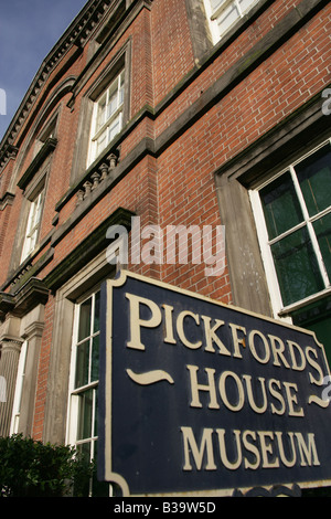 Stadt von Derby, England. Pickford Haus Museum des georgischen Lebens und historischen Kostüm, gelegen am Derby Mönch Tor. Stockfoto