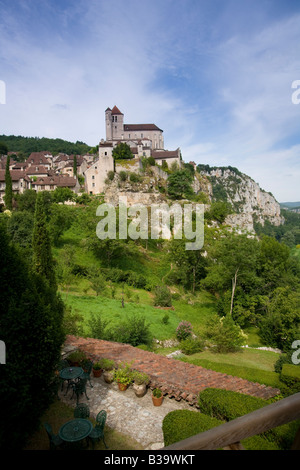 Historische clifftop Dorf Touristenattraktion, St Cirq Lapopie, 46, Lot, Midi Pyrenees, Frankreich, Europa Stockfoto