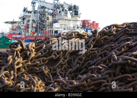 Ein Haufen von nautischen Kette an den Docks im Hafen von Aberdeen, Aberdeenshire, Schottland Stockfoto