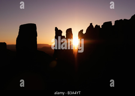 Malerischen Sonnenuntergang Landschaft der Tafelberge im Monument Valley in der Nähe der Grenze zwischen Arizona und Utah Vereinigte Staaten von Amerika Stockfoto