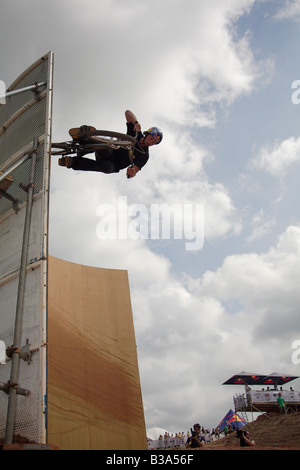 BMX-Fahrer beim Red Bull Imperium von Schmutz Wettbewerb 26. Juli 2008 Devon UK Stockfoto