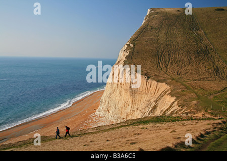 Wanderer auf dem South West Coastal Fußweg Swyre Head in der Nähe von Durdle Door, Dorset, England, UK Stockfoto