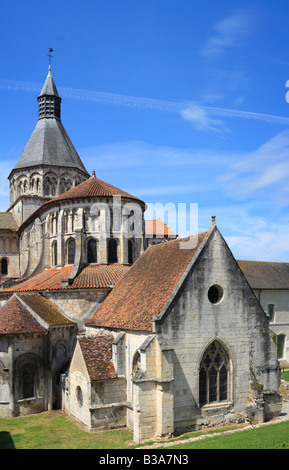 Kirche Sainte-Croix-Notre-Dame, UNESCO-Weltkulturerbe, La Charité-Sur-Loire, Burgund, Frankreich Stockfoto