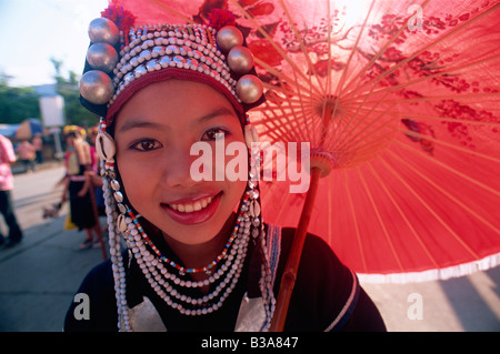 Thailand, Chiang Rai, Akha Hilltribe Mädchen tragen traditionelle Silber Kopfstück Stockfoto