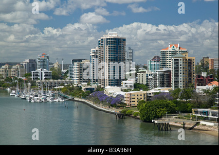 Australien, Queensland, Brisbane, Kangaroo Point & Riverside Apartments entlang dem Brisbane River Stockfoto