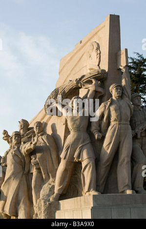 China, Peking, Platz des himmlischen Friedens, heroischen Denkmal außerhalb Chairman Mao Memorial Hall Stockfoto