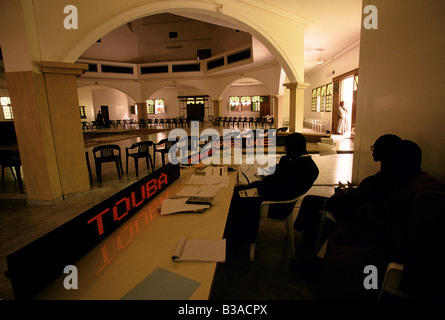 "TOUBA, AFRIKAS WENIG MEKKA", VORBEREITUNG IZBUT TAQIYYA VON ZEICHEN FÜR DEN GROßEN MAGÁL, 1996 Stockfoto