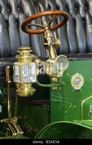 Stadt von Derby, England. Nahaufnahme eines 10hp zwei Zylinders 1907 Rolls-Royce auf dem Rolls Royce Heritage Centre. Stockfoto