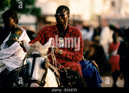 "TOUBA, AFRIKAS WENIG MEKKA", STRAßENSZENEN INT OUBA, 1996 Stockfoto