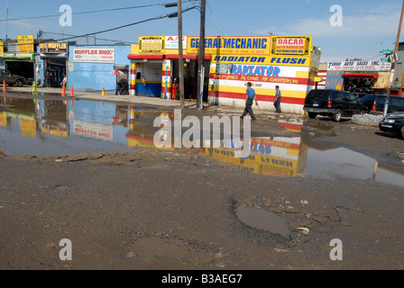 Kfz Reparatur verbundenen Unternehmen nehmen den Großteil der Industrie in Willets Point im New Yorker Stadtteil Queens Stockfoto