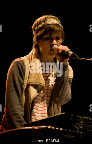 Cate le Bon auf der Greenman Festival 2008 Glanusk Park Brecon Beacons Wales U K Stockfoto