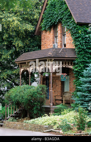 ZIEGEL-HAUS AUF HISTORISCHEN MILWAUKEE AVENUE IN MINNEAPOLIS, MINNESOTA.  SOMMER. Stockfoto