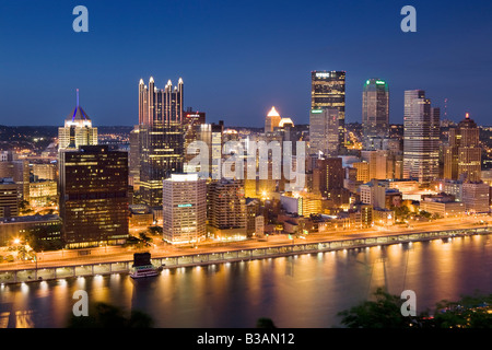 Abenddämmerung Skyline von Pittsburgh Pennsylvania Stockfoto