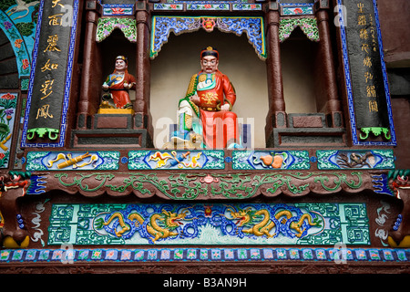 Geschnitzte Statue im Shangqing Gong daoistischer Tempel auf Qingcheng Shan Chengdu Sichuan Provinz China JMH3297 Stockfoto
