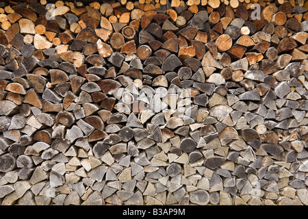 Ein trockenes Brennholz-Stapel. Flor de Bois de DIN73411 sec Stockfoto